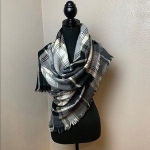 New Black and gray plaid scarf
